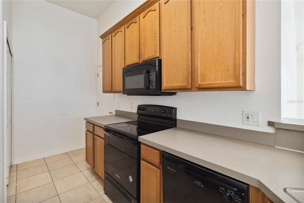 For Rent: $1,895 (3 beds, 2 baths, 1203 Square Feet)