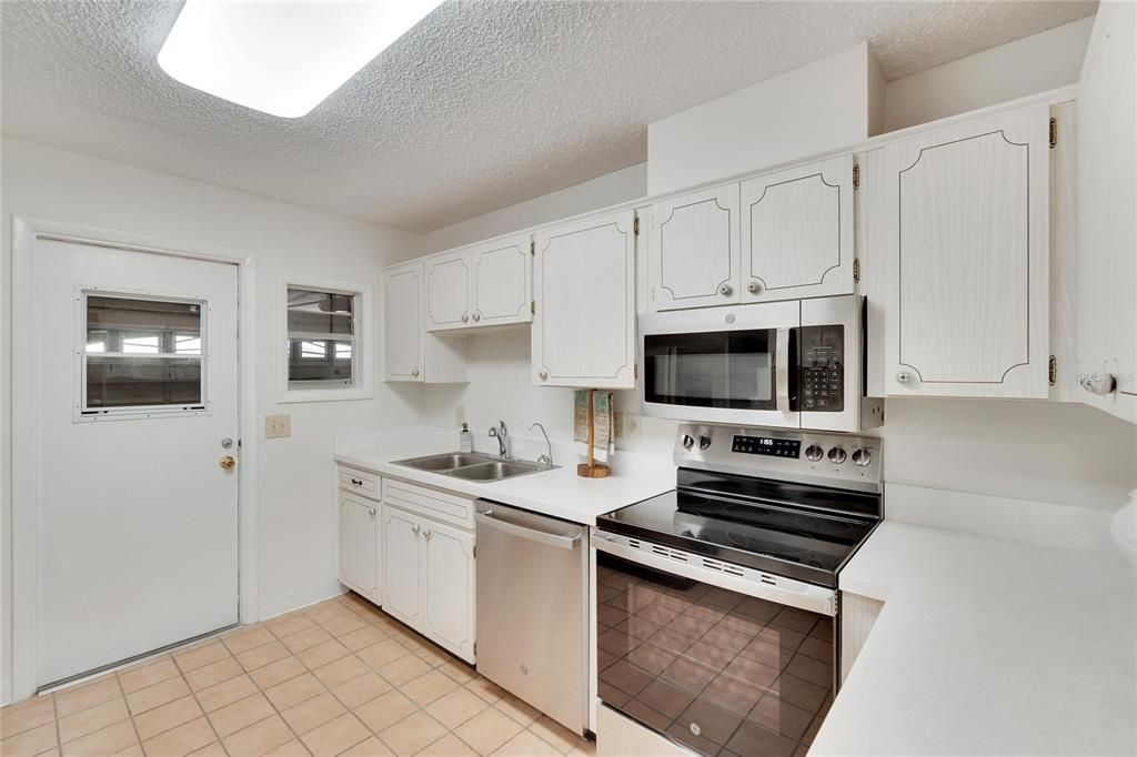 For Sale: $249,000 (2 beds, 2 baths, 1516 Square Feet)