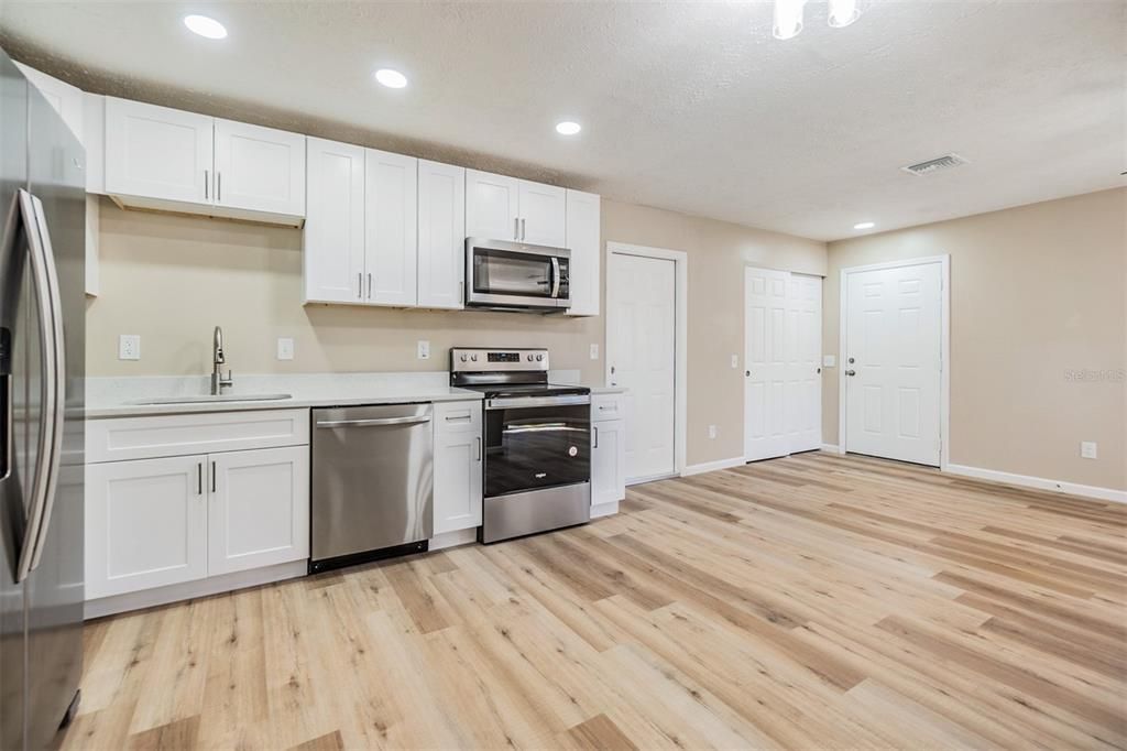 Recently Rented: $1,550 (2 beds, 1 baths, 850 Square Feet)