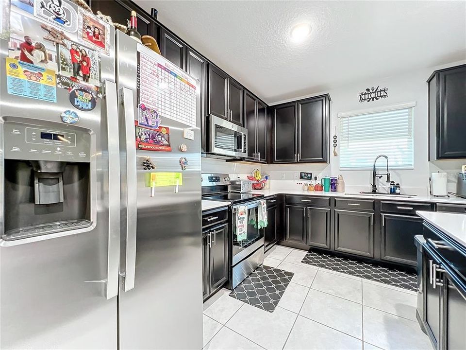 For Sale: $400,000 (4 beds, 2 baths, 2653 Square Feet)