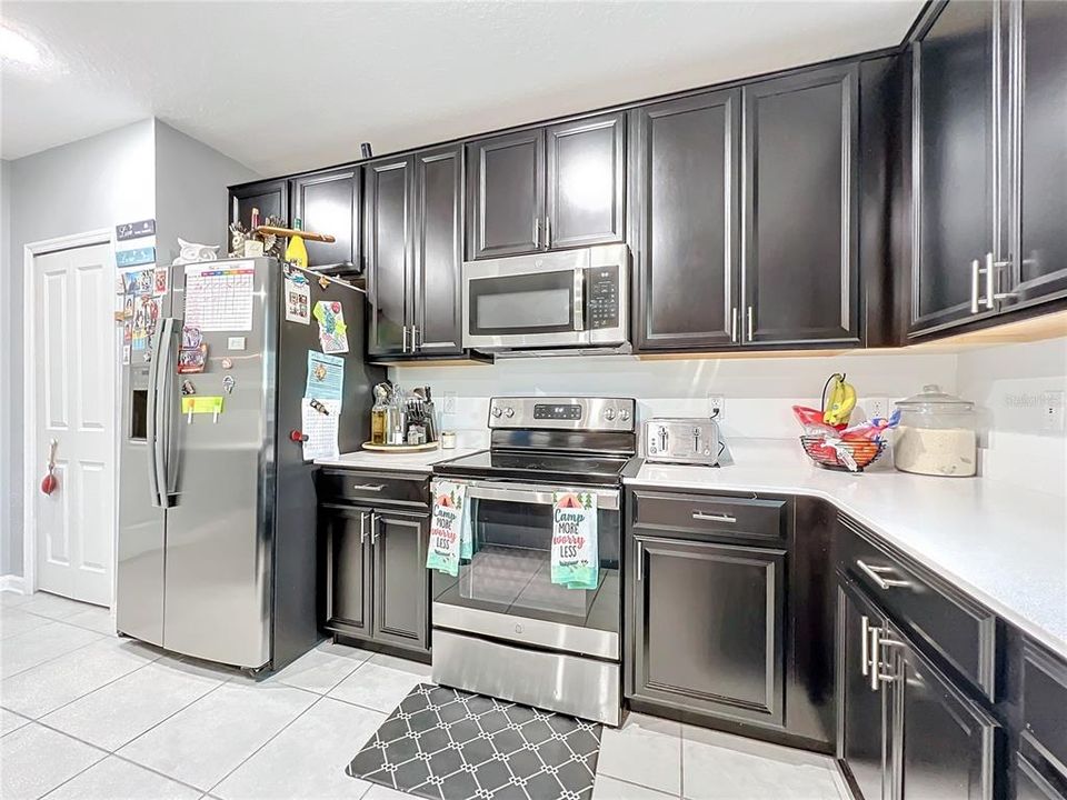 For Sale: $400,000 (4 beds, 2 baths, 2653 Square Feet)