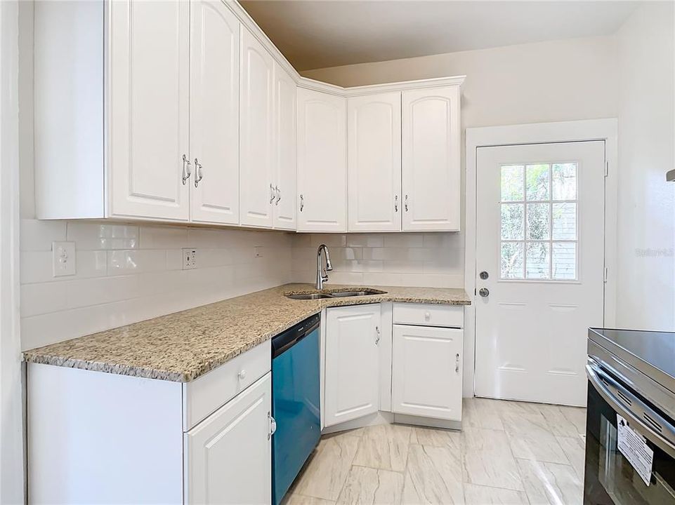 For Sale: $234,900 (2 beds, 1 baths, 1008 Square Feet)