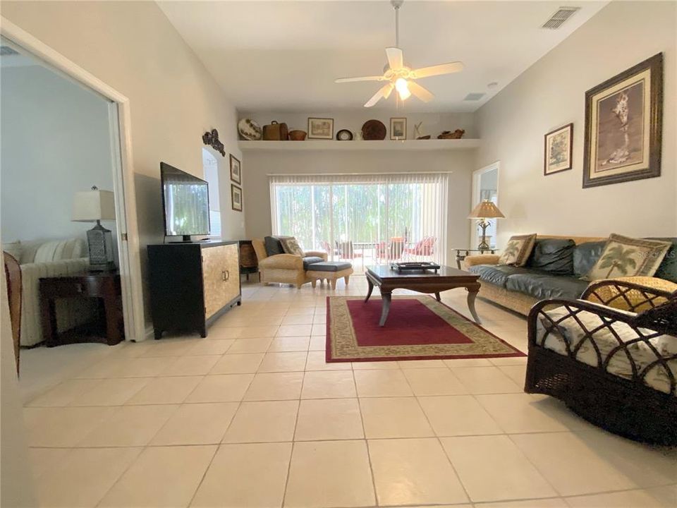 Living Room toward Lanai