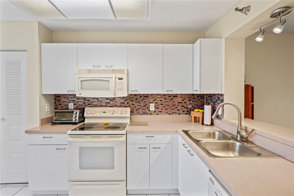 For Sale: $269,900 (2 beds, 2 baths, 1280 Square Feet)