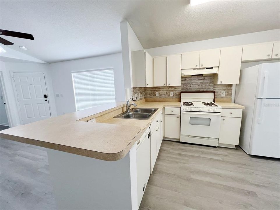 Recently Rented: $1,950 (4 beds, 2 baths, 1342 Square Feet)