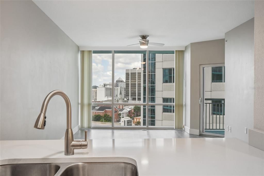 For Sale: $417,500 (2 beds, 2 baths, 1187 Square Feet)