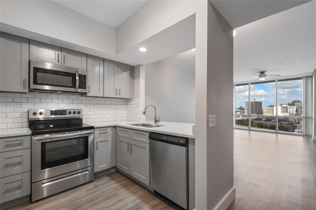 For Sale: $417,500 (2 beds, 2 baths, 1187 Square Feet)