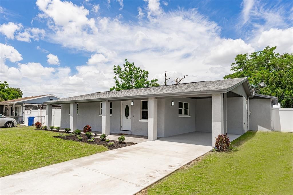 Active With Contract: $399,999 (4 beds, 2 baths, 1924 Square Feet)