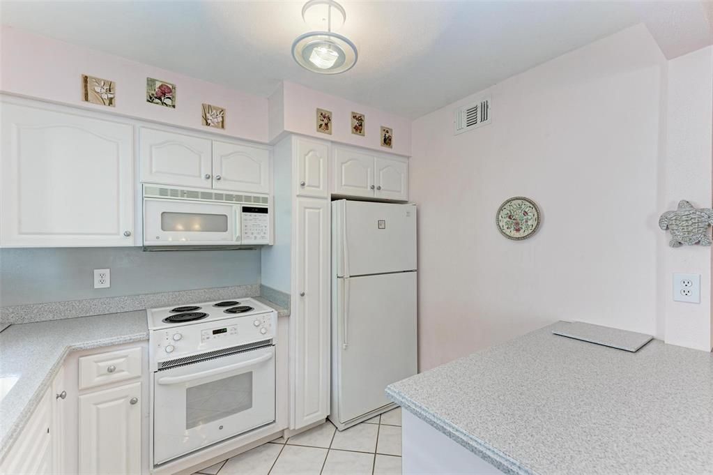 For Sale: $409,900 (2 beds, 1 baths, 794 Square Feet)