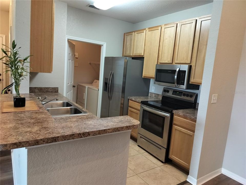 For Sale: $235,000 (2 beds, 2 baths, 1045 Square Feet)