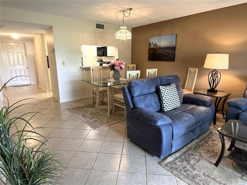 For Sale: $226,500 (2 beds, 2 baths, 1042 Square Feet)