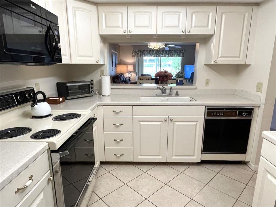 For Sale: $226,500 (2 beds, 2 baths, 1042 Square Feet)