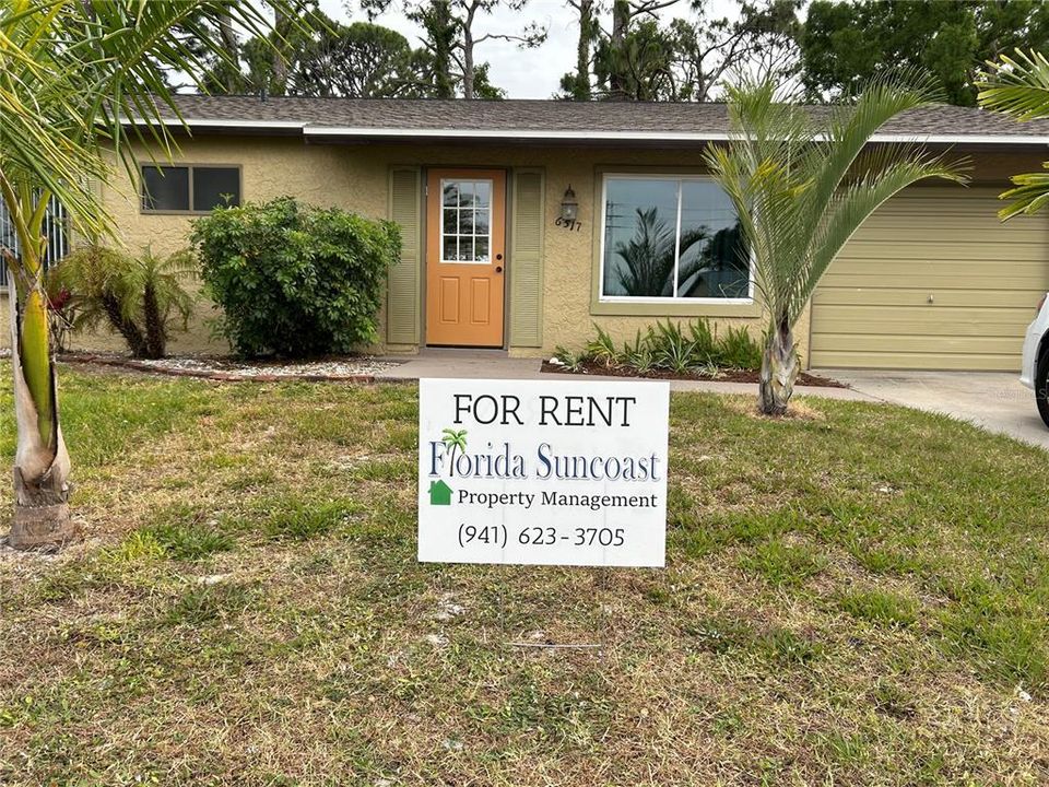 For Rent: $1,850 (2 beds, 1 baths, 912 Square Feet)