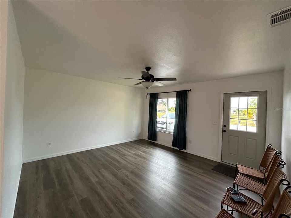 For Rent: $2,000 (2 beds, 2 baths, 912 Square Feet)
