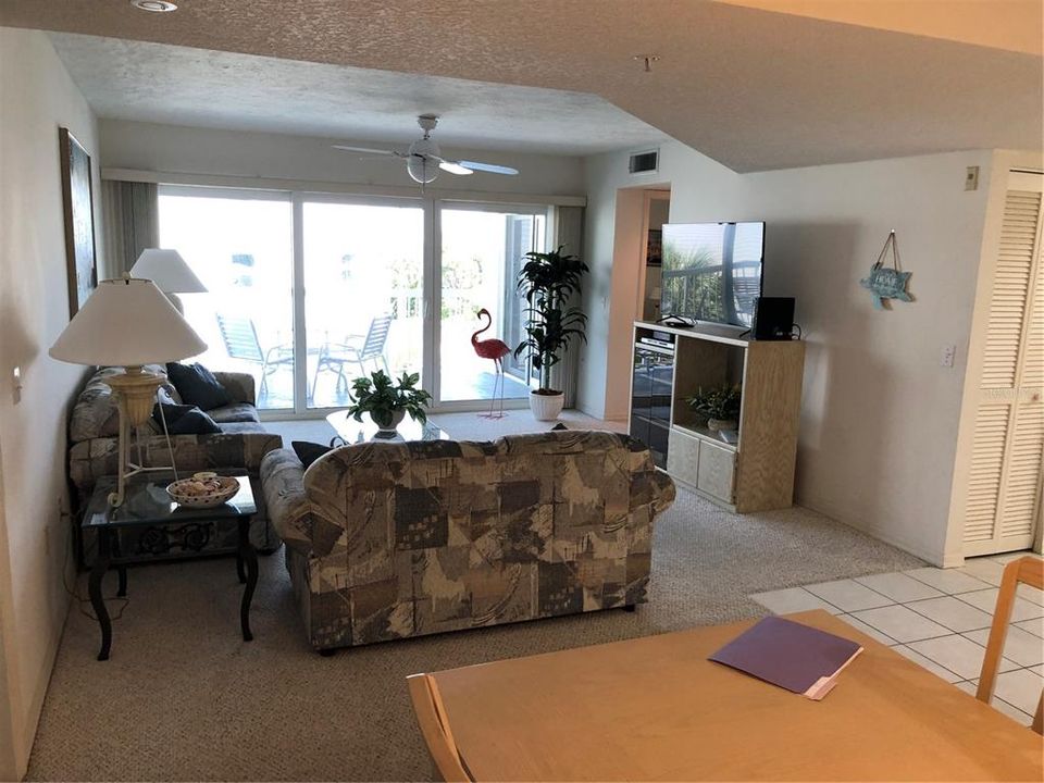 Recently Sold: $685,000 (2 beds, 2 baths, 1274 Square Feet)