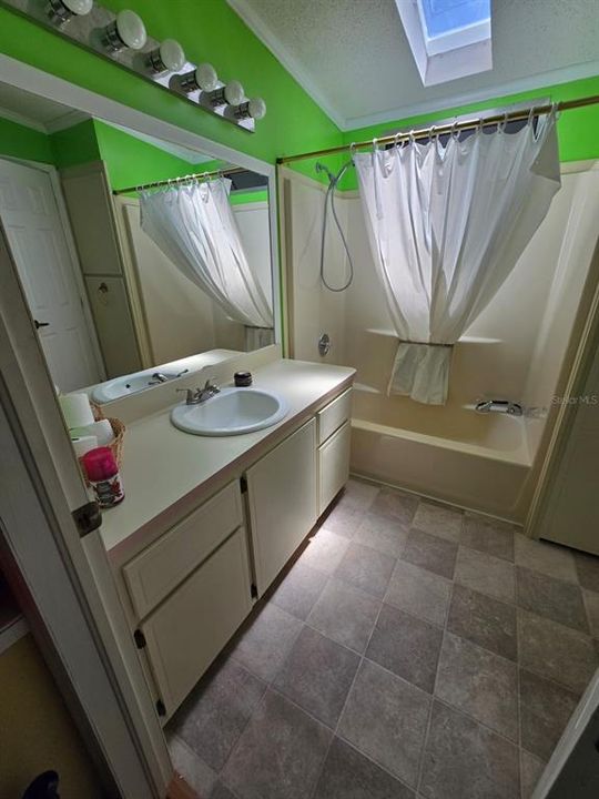 В аренду: $1,800 (2 спален, 2 ванн, 1430 Квадратных фут)