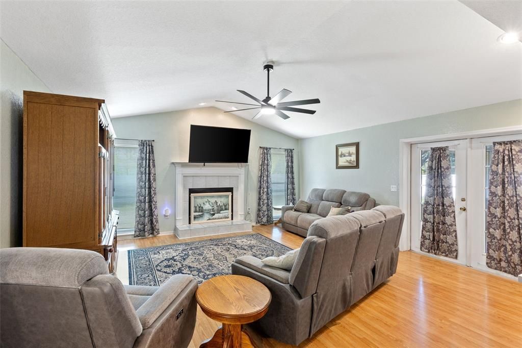 For Sale: $558,500 (4 beds, 2 baths, 2485 Square Feet)
