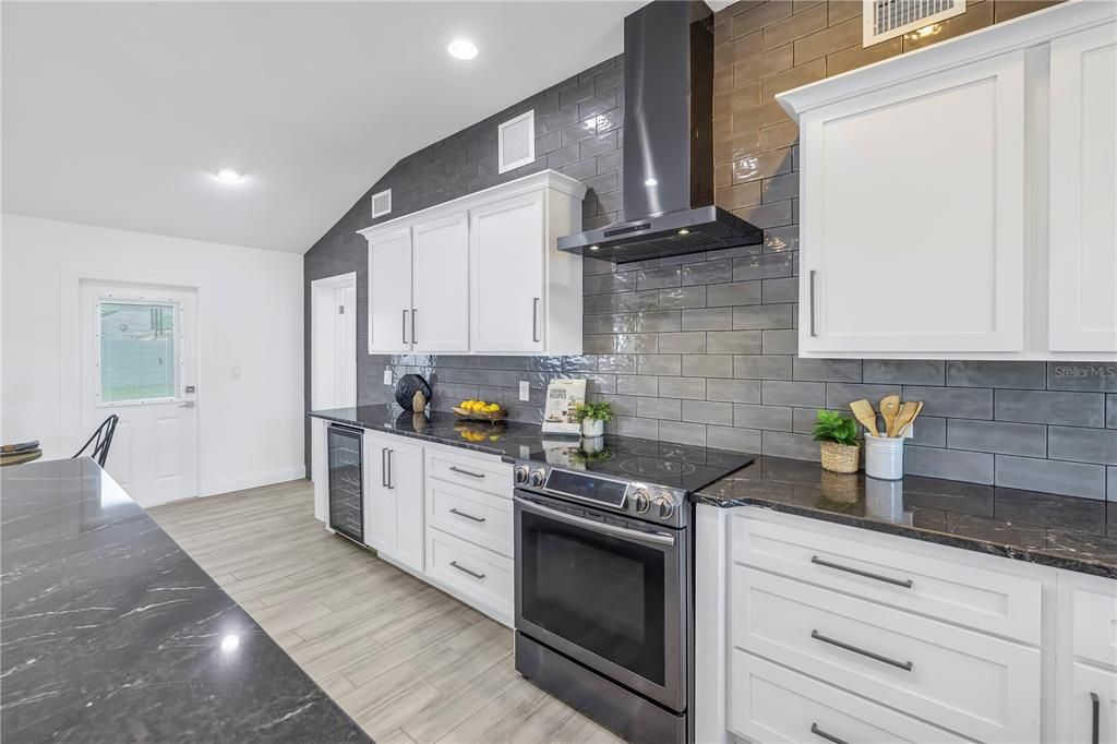 Active With Contract: $1,075,000 (3 beds, 2 baths, 1588 Square Feet)