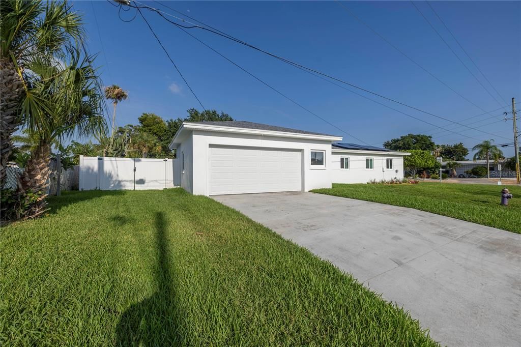 Active With Contract: $1,075,000 (3 beds, 2 baths, 1588 Square Feet)