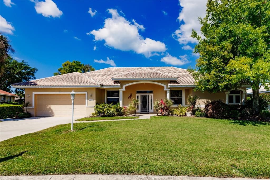 For Sale: $695,000 (4 beds, 2 baths, 2426 Square Feet)