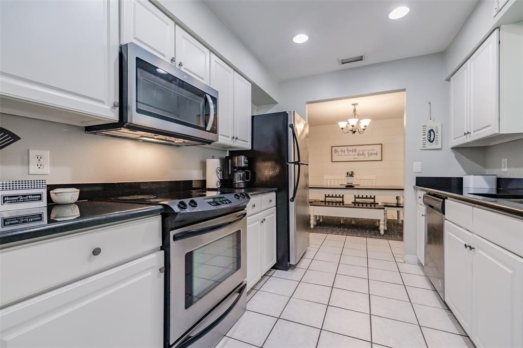 Active With Contract: $330,000 (3 beds, 2 baths, 1645 Square Feet)