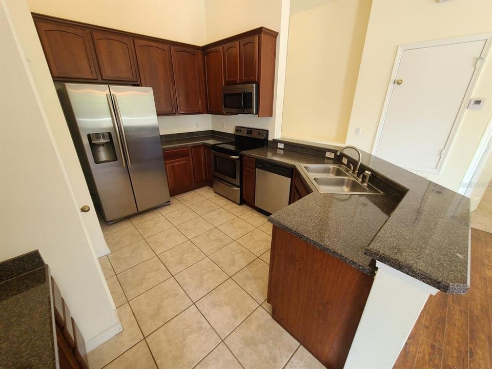 For Rent: $1,800 (2 beds, 2 baths, 1176 Square Feet)
