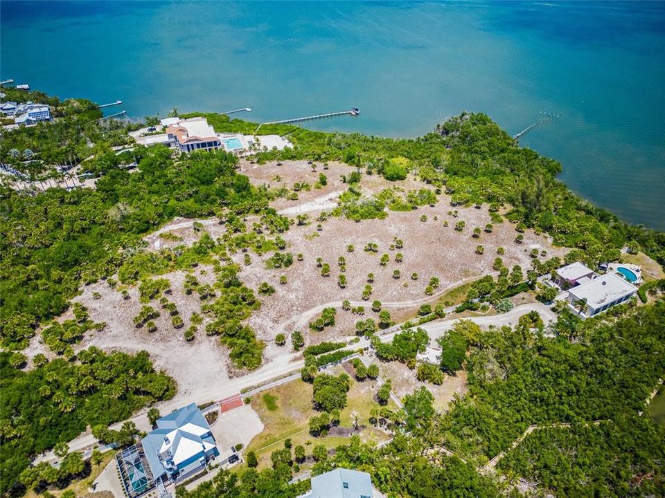 待售: $2,745,000 (5.77 acres)