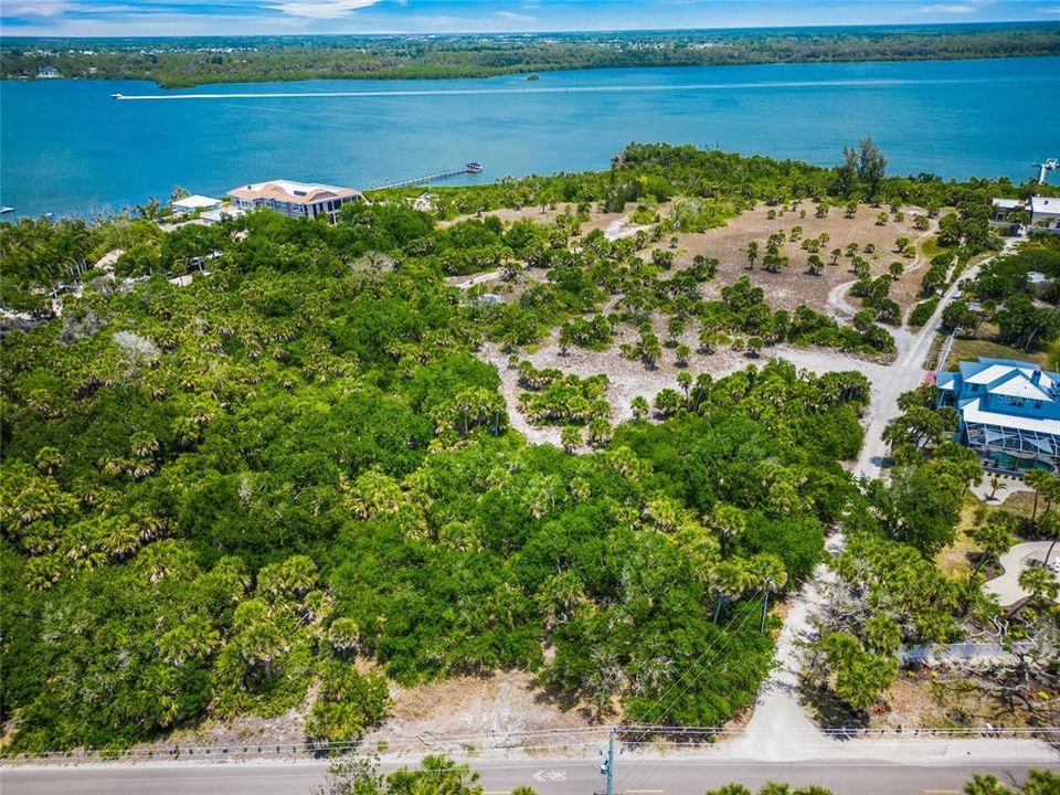 En Venta: $2,745,000 (5.77 acres)