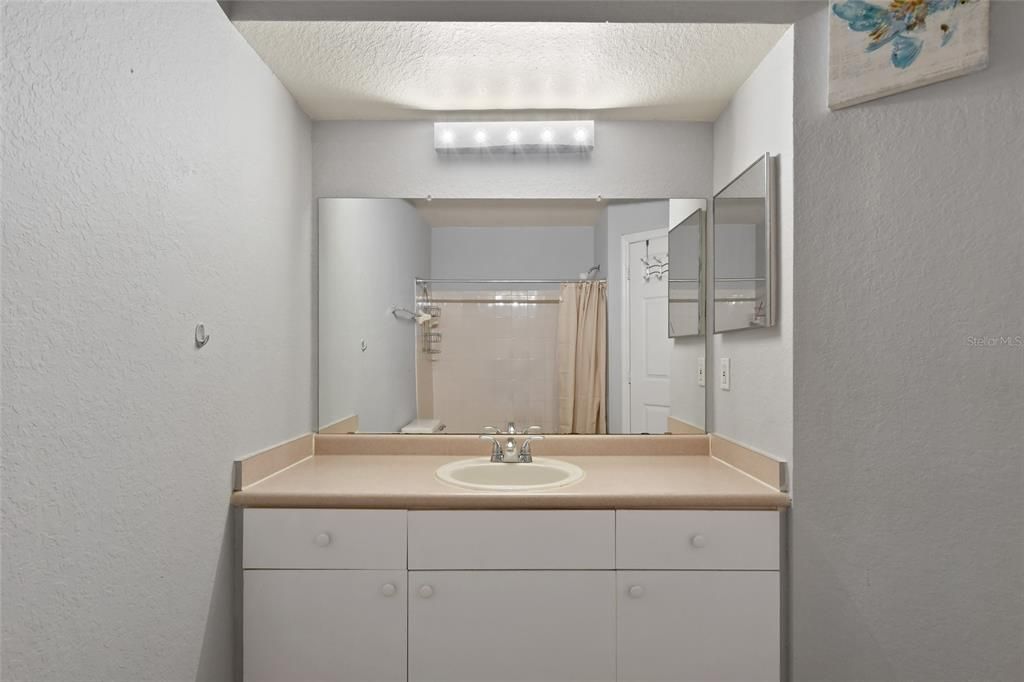 Active With Contract: $169,900 (1 beds, 1 baths, 619 Square Feet)