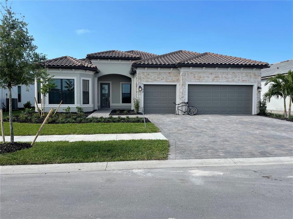 最近售出: $1,202,282 (3 贝兹, 3 浴室, 2483 平方英尺)