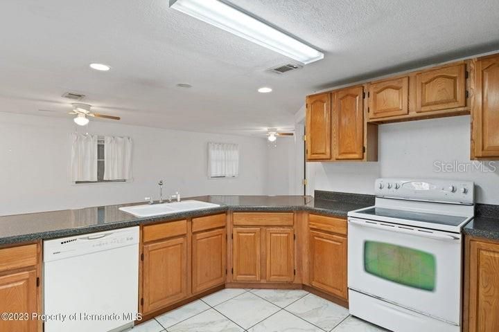 For Rent: $1,500 (3 beds, 2 baths, 1288 Square Feet)