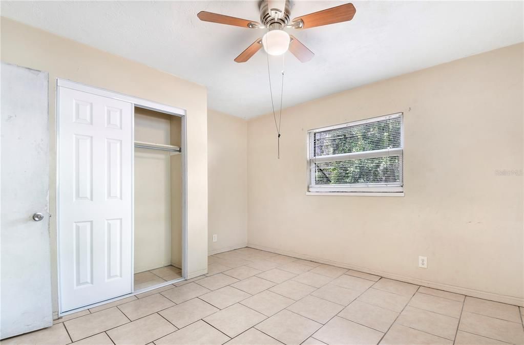 For Sale: $219,900 (2 beds, 1 baths, 1072 Square Feet)
