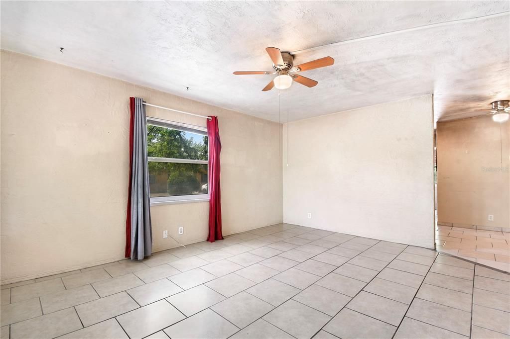 For Sale: $219,900 (2 beds, 1 baths, 1072 Square Feet)