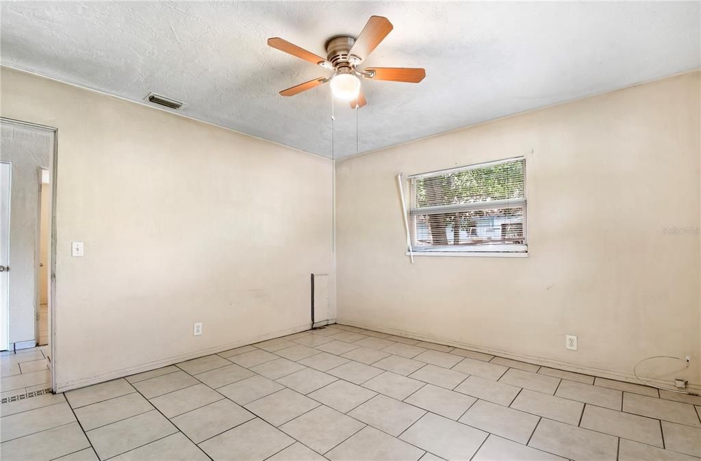 For Sale: $219,900 (2 beds, 1 baths, 1072 Square Feet)