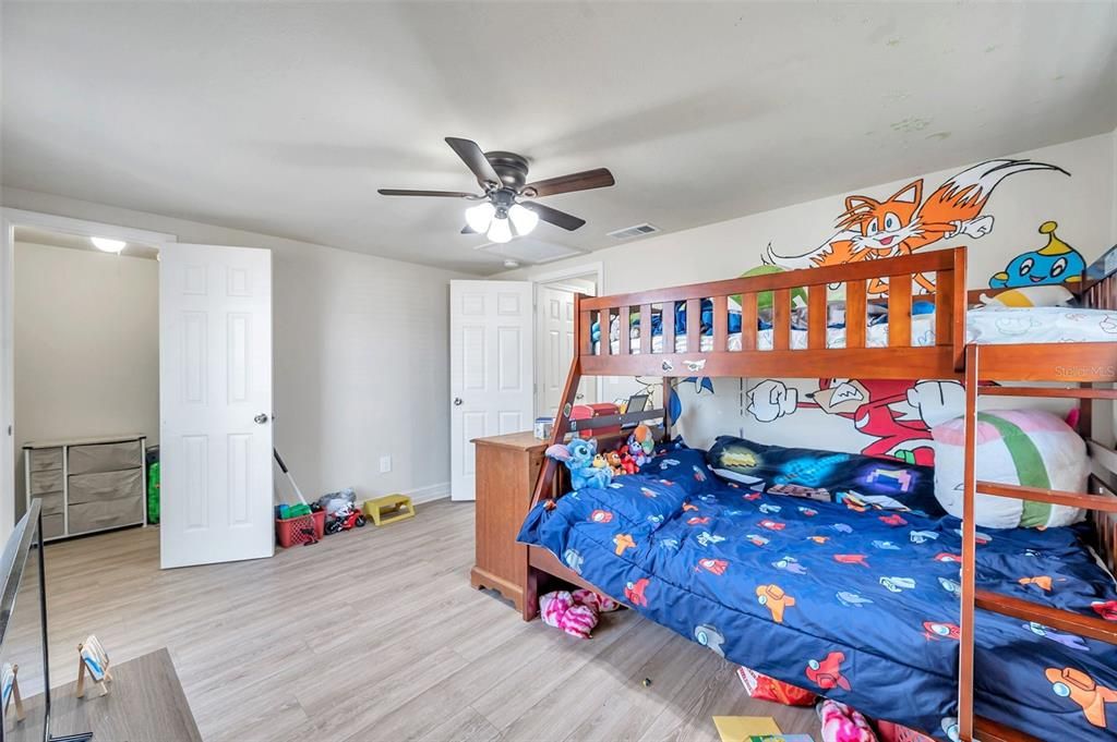 Active With Contract: $310,000 (3 beds, 2 baths, 1534 Square Feet)
