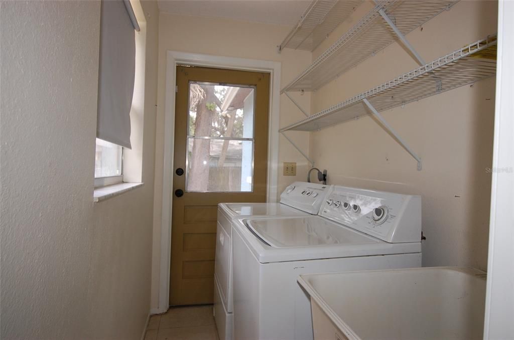 Recently Rented: $1,750 (2 beds, 1 baths, 747 Square Feet)