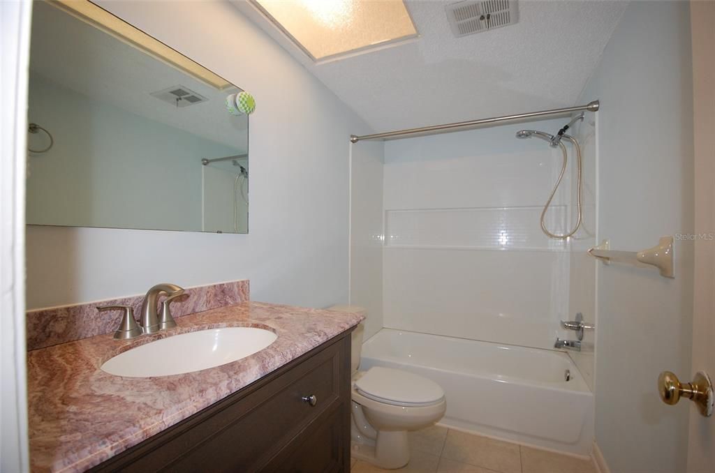 最近租的: $1,750 (2 贝兹, 1 浴室, 747 平方英尺)