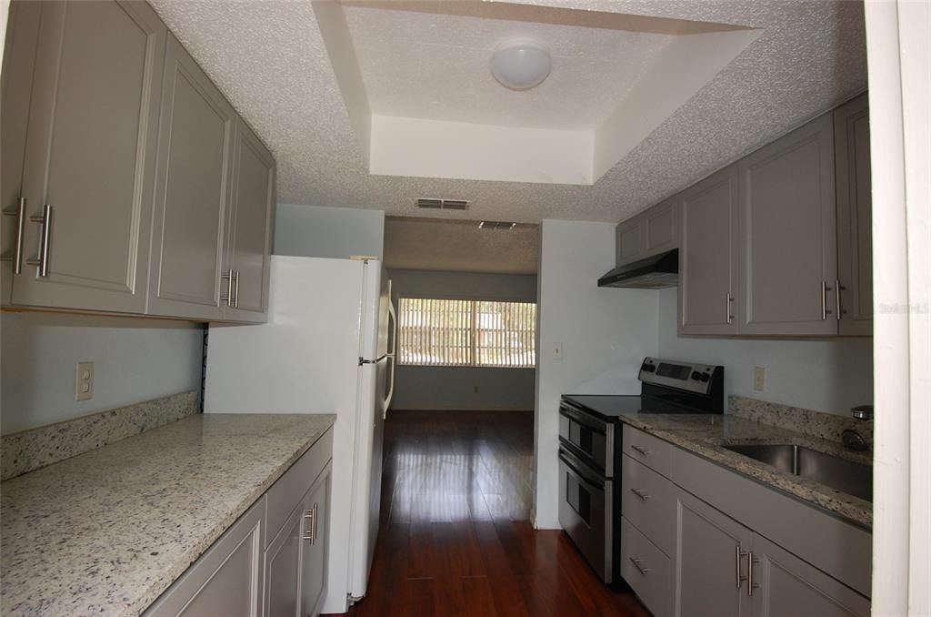 For Rent: $1,750 (2 beds, 1 baths, 747 Square Feet)