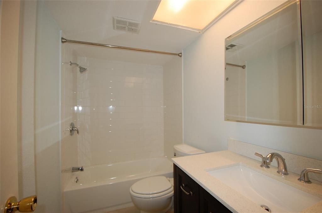For Rent: $1,750 (2 beds, 1 baths, 747 Square Feet)