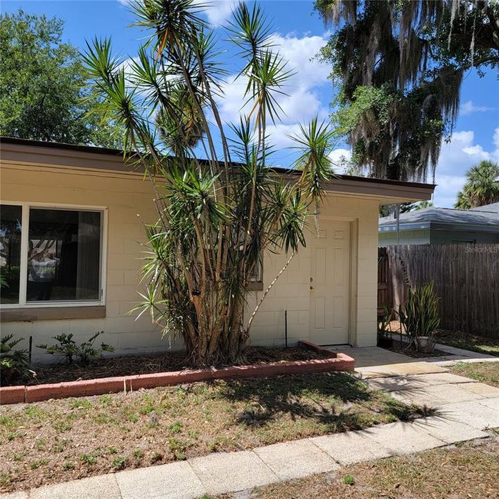 PRIVATE ENTRY TO 3RD BEDROOM