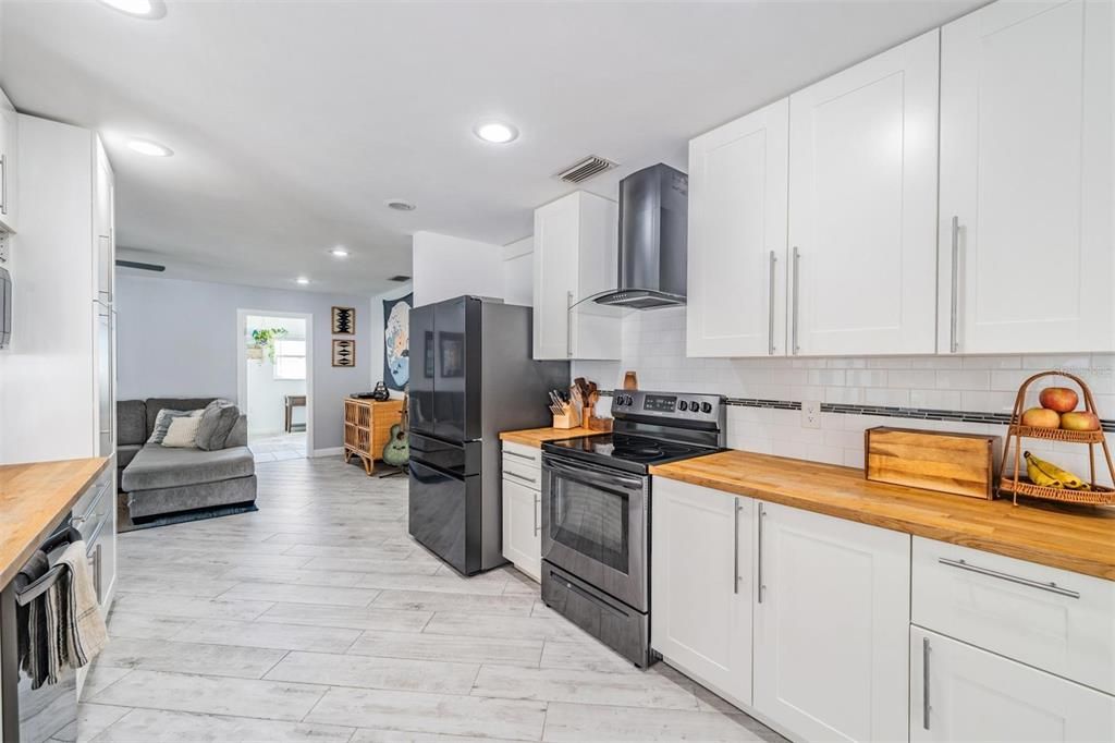 Active With Contract: $815,000 (5 beds, 3 baths, 2343 Square Feet)