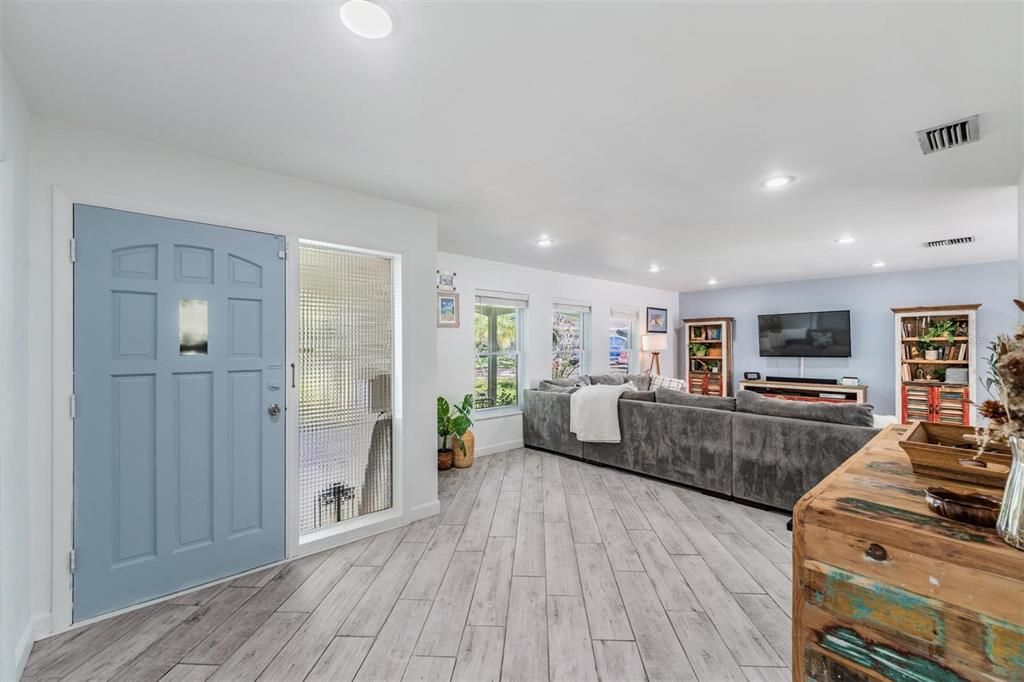 Active With Contract: $815,000 (5 beds, 3 baths, 2343 Square Feet)