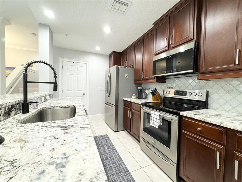 Active With Contract: $3,800 (3 beds, 2 baths, 2054 Square Feet)