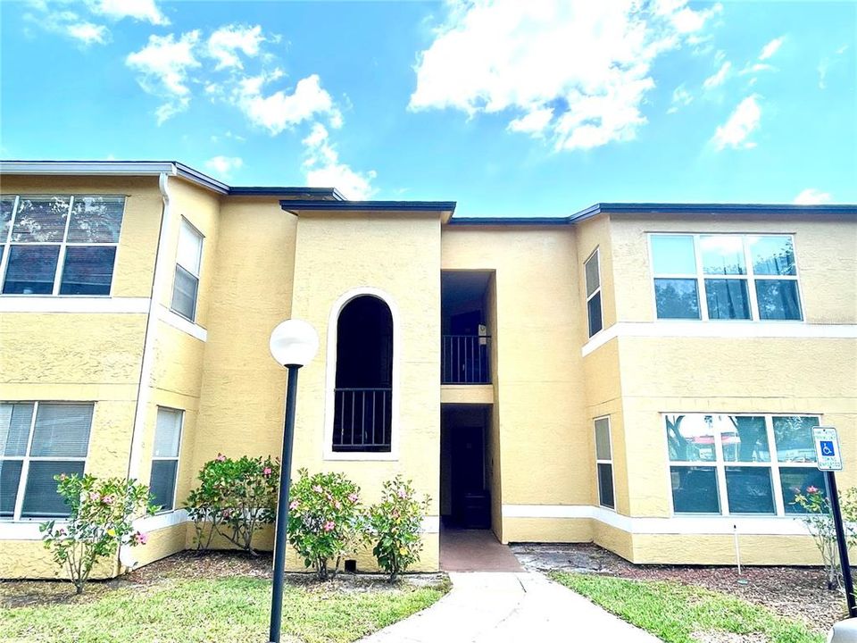Active With Contract: $139,500 (1 beds, 1 baths, 735 Square Feet)
