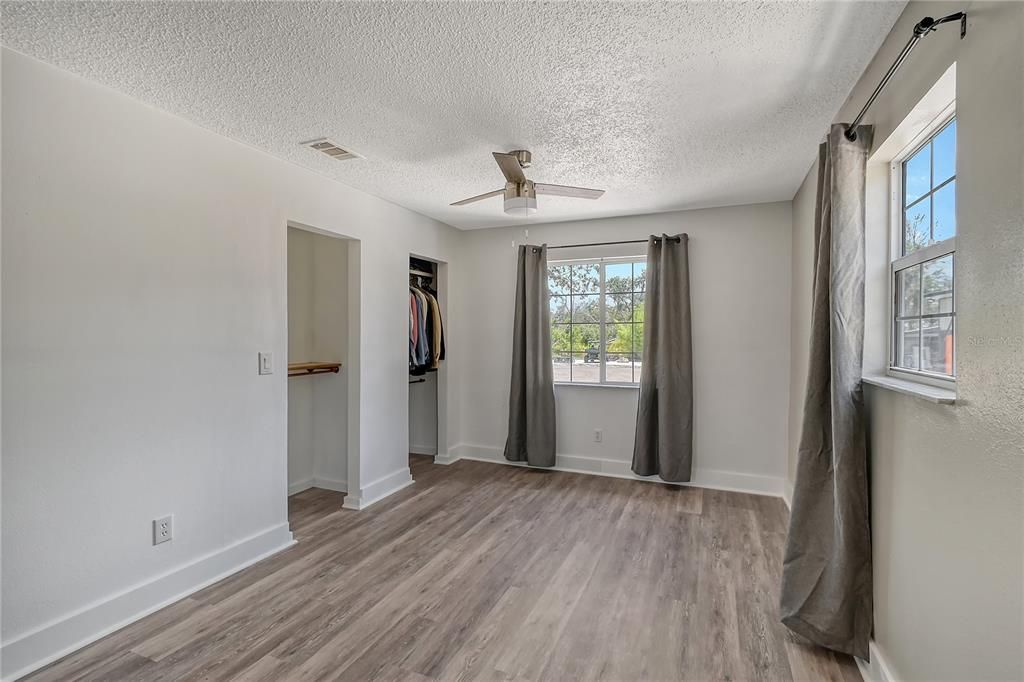 For Sale: $649,000 (2 beds, 1 baths, 912 Square Feet)