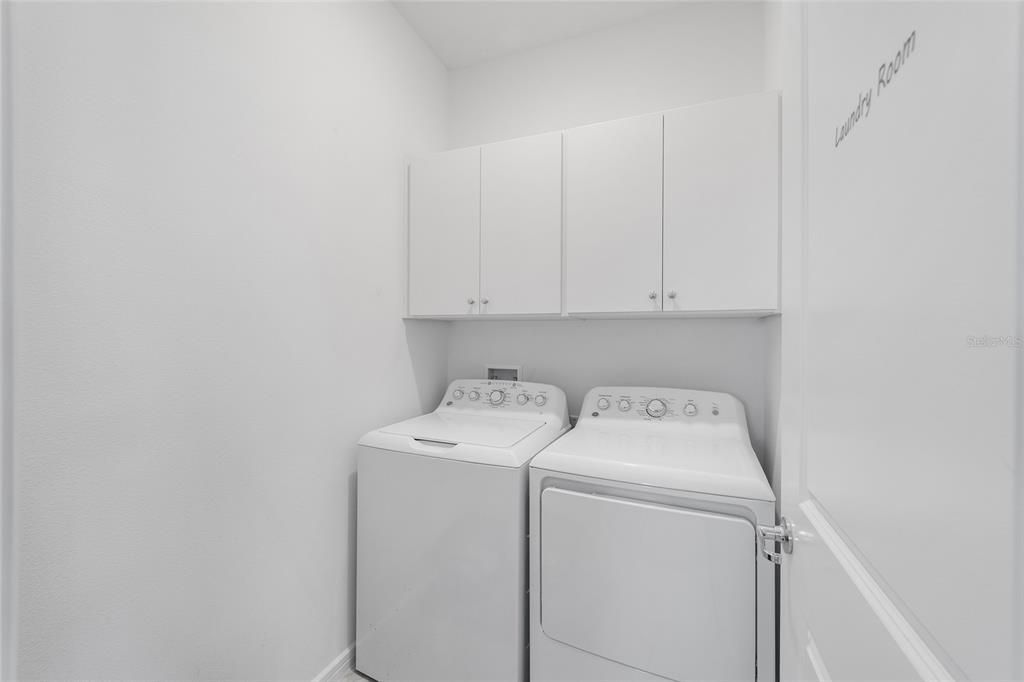 Active With Contract: $299,900 (2 beds, 2 baths, 1432 Square Feet)