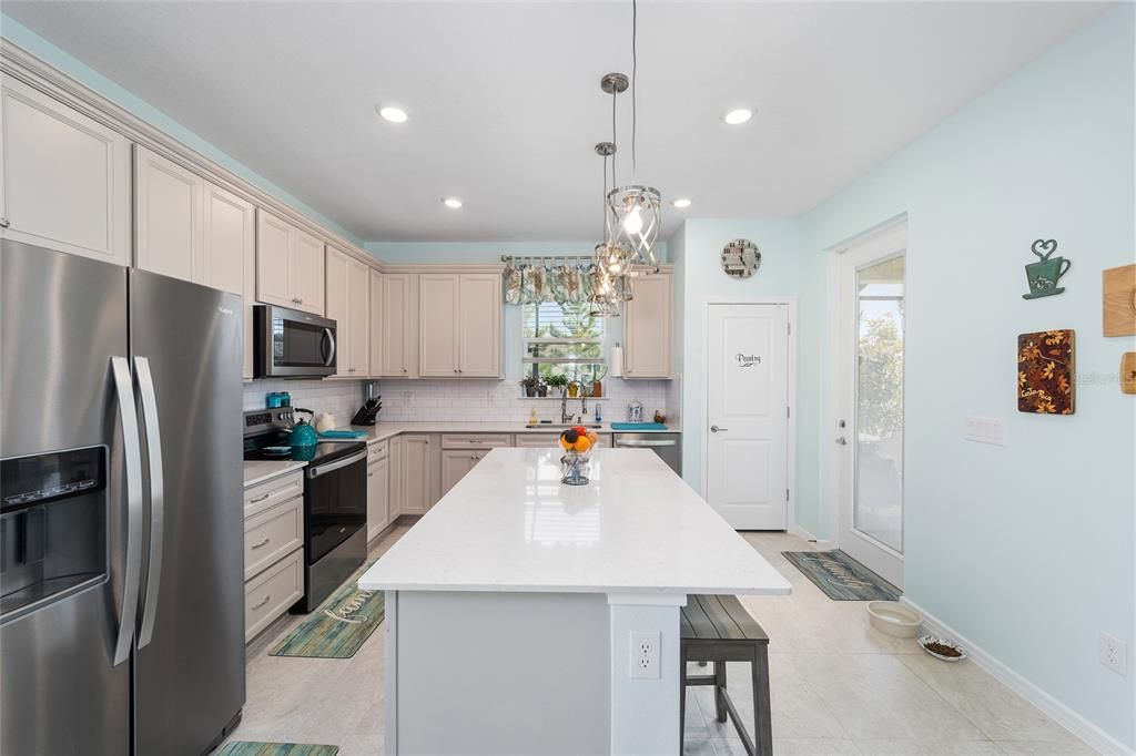 Active With Contract: $299,900 (2 beds, 2 baths, 1432 Square Feet)