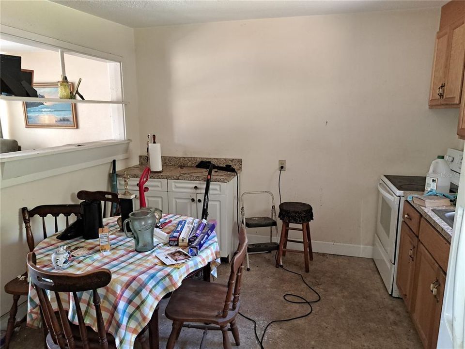 Active With Contract: $140,000 (3 beds, 1 baths, 864 Square Feet)