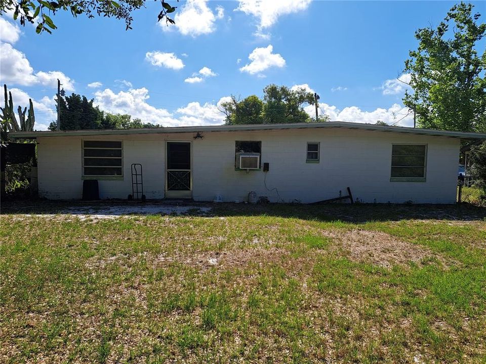 Active With Contract: $140,000 (3 beds, 1 baths, 864 Square Feet)