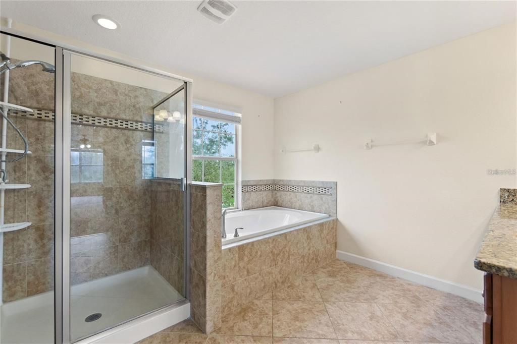 最近售出: $634,500 (5 贝兹, 4 浴室, 3264 平方英尺)